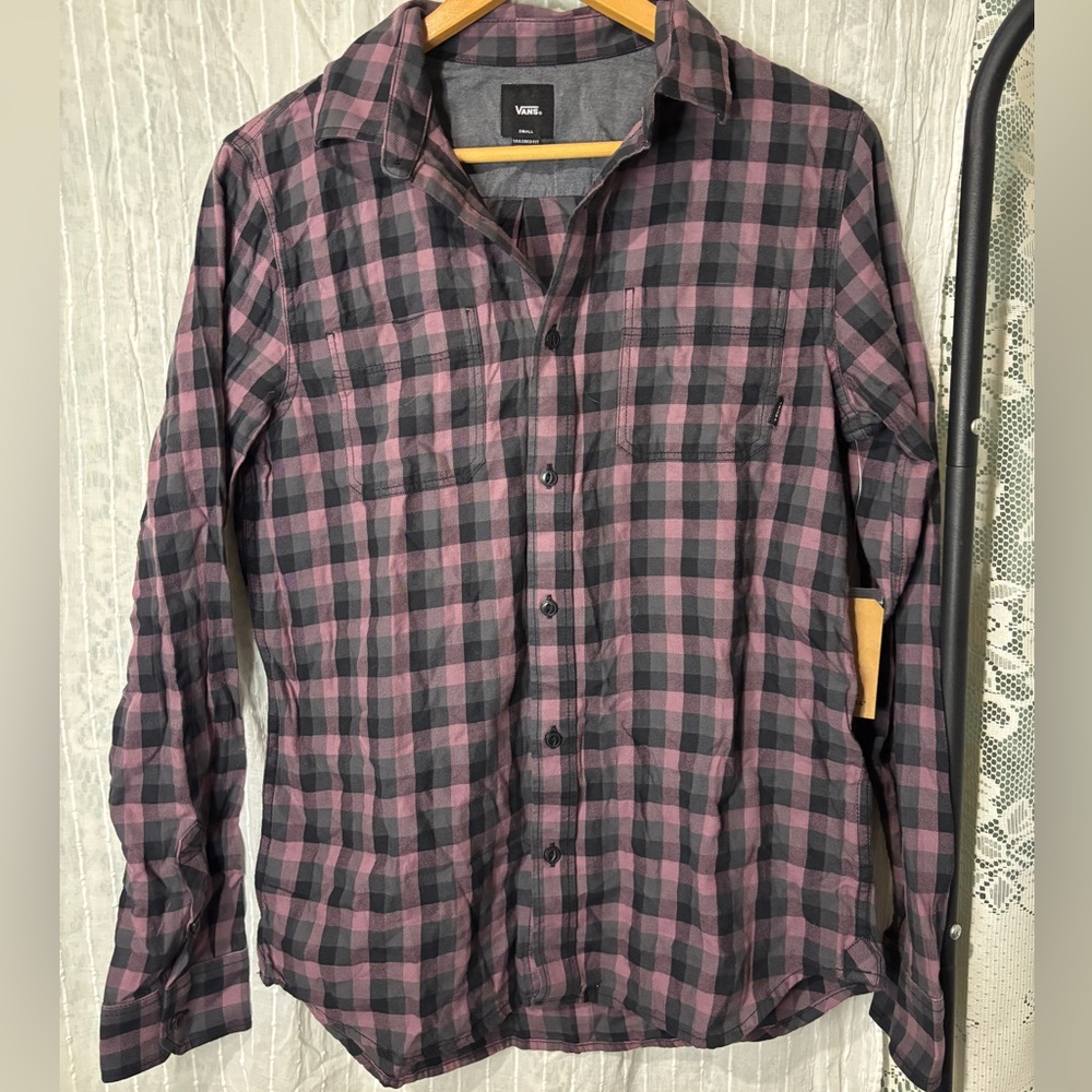 🔥3 for $25 BNWT Vans Men’s button up shirt in black and purple checkered